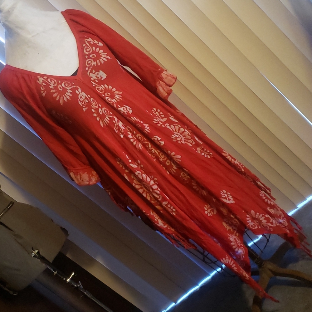 Figure flattering top XL but could fit up to 2x